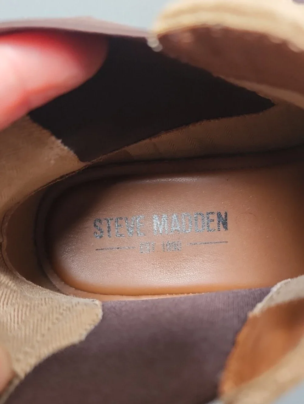 Steve Madden Men's 9.5M Suede Chukka Boots in Beige and Dark Brown Western